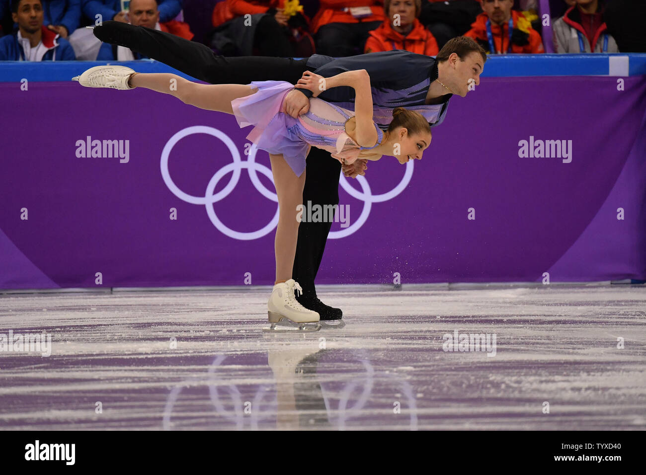 Les patineurs artistiques Paige Conners et Evgeni Krasnopolski d'Israël pendant le patinage en couple programme court à l'occasion des Jeux Olympiques d'hiver de Pyeongchang 2018 le Gangneung Ice Arena à Gangneung, Corée du Sud le 9 février 2018. photo de Richard Ellis/UPI.. Banque D'Images