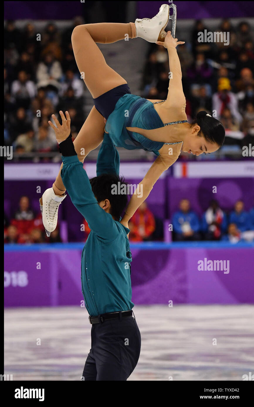 Les patineurs artistiques Miu Suzaki et Ryuichi Kihara japonaise au cours de la patinage en couple programme court à l'occasion des Jeux Olympiques d'hiver de Pyeongchang 2018 le Gangneung Ice Arena à Gangneung, Corée du Sud le 9 février 2018. photo de Richard Ellis/UPI Banque D'Images