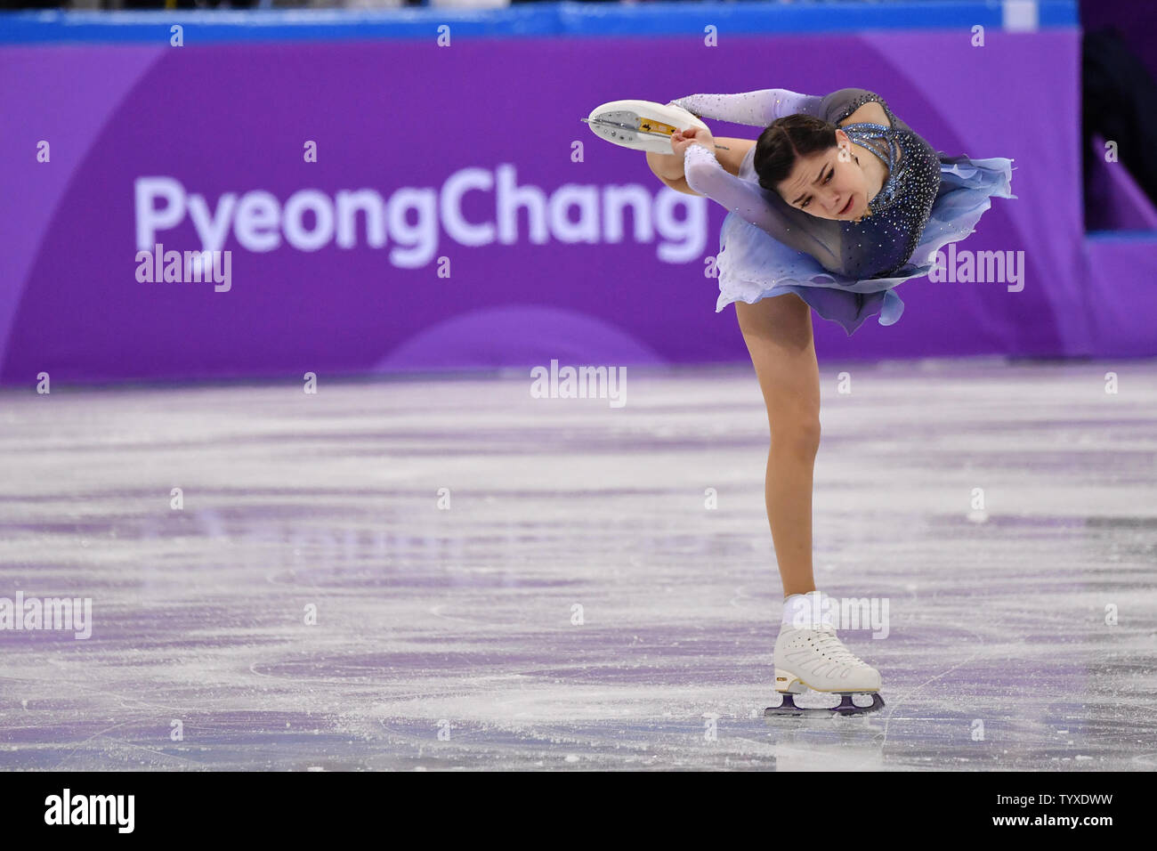 Evgenia Medvedeva de Russie effectue dans le simple dames Programme court de patinage de compétition de patinage artistique au cours de l'hiver 2018 de Pyeongchang Jeux Olympiques, à l'ovale à Gangneung Gangneung, Corée du Sud, le 11 février 2018. Photo de Richard Ellis/UPI Banque D'Images