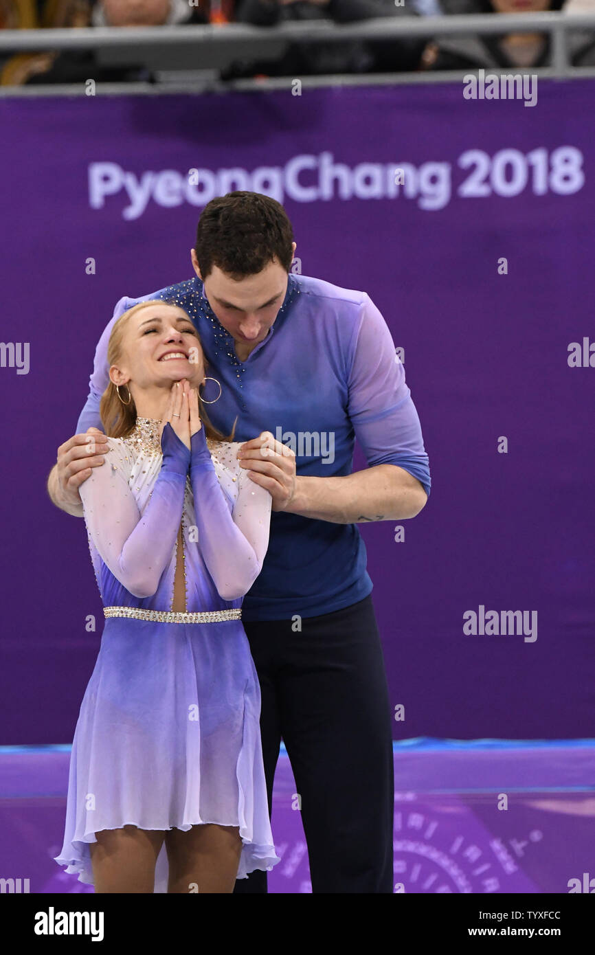 Aljona Savchenko médaillés d'or et Bruno Massot de l'Allemagne lors de la cérémonie de remise des prix dans le PATINAGE ARTISTIQUE Patinage libre au Jeux Olympiques d'hiver de Pyeongchang 2018, à Gangneung, Corée du Sud, le 15 février 2018. Photo de Richard Ellis/UPI Banque D'Images