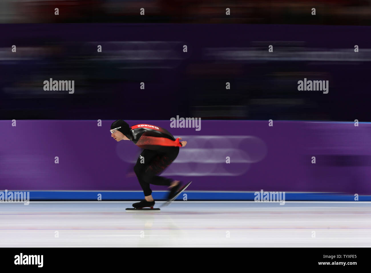 Ted-Jan Bloemen du Canada alimente ses façon d'établir un record olympique de 12:39,77 minutes pour gagner la médaille d'or de la Men's 10 000m en patinage de vitesse à l'ovale à Gangneung Gangneung, Corée du Sud au cours des Jeux Olympiques d'hiver de Pyeongchang 2018 le 15 février 2018. Photo par Andrew Wong/UPI Banque D'Images