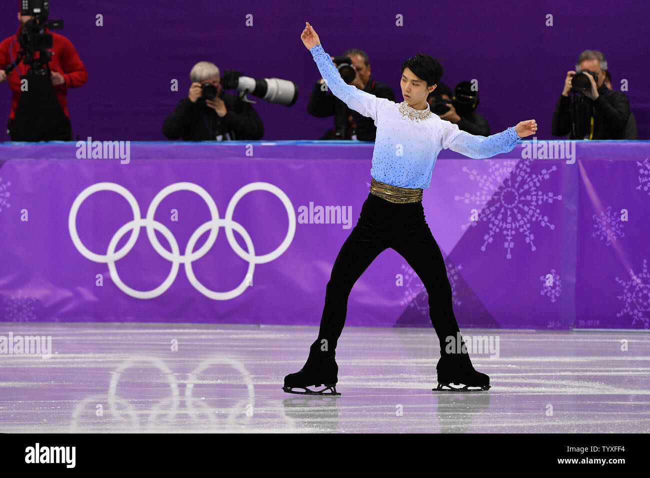 Yuzuru Hanyu du Japon participe à l'unique programme court de patinage artistique hommes au cours de l'hiver 2018 de Pyeongchang Jeux Olympiques, à l'Ice Arena à Gangneung Gangneung, Corée du Sud, le 16 février 2018. Hanyu a terminé la journée l'un des hommes, en premier lieu. Photo de Richard Ellis/UPI Banque D'Images
