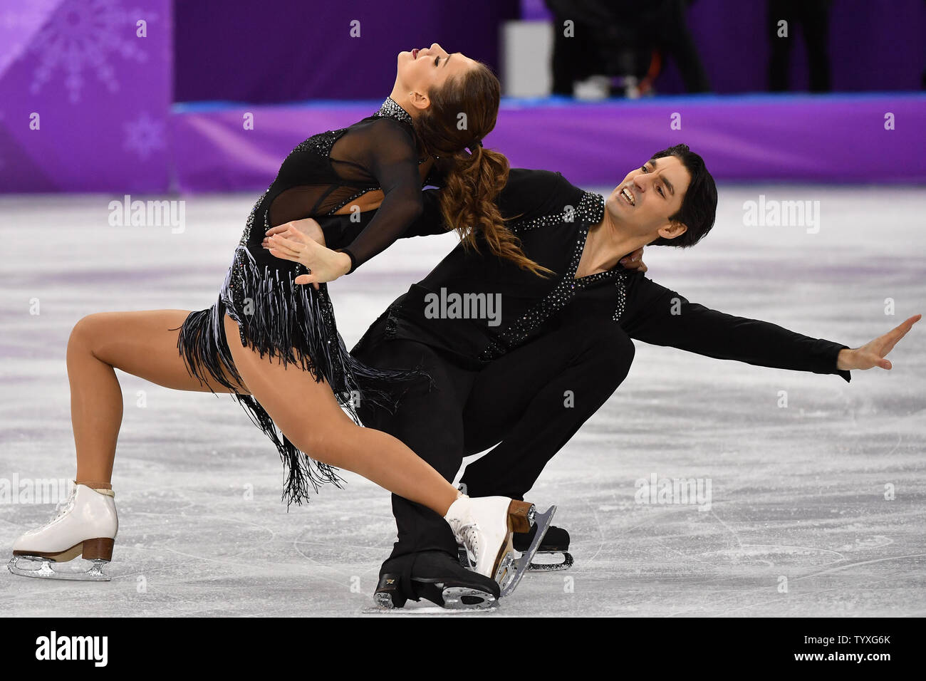 Alisa Agafonova et Alper Ucar de Turquie en compétition en Danse Programme court au cours de l'événement des Jeux Olympiques d'hiver de Pyeongchang 2018, à l'Ice Arena à Gangneung Gangneung, Corée du Sud, le 19 février 2018. Photo de Richard Ellis/UPI Banque D'Images
