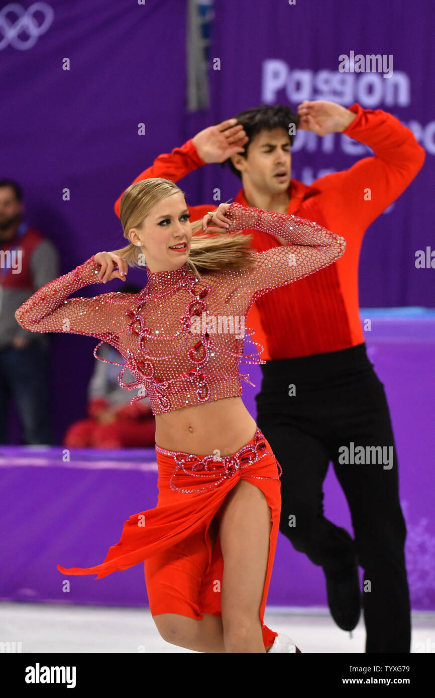Kaitlyn Weaver et Andrew Poje du Canada en compétition en Danse Programme court au cours de l'événement des Jeux Olympiques d'hiver de Pyeongchang 2018, à l'Ice Arena à Gangneung Gangneung, Corée du Sud, le 19 février 2018. Photo de Richard Ellis/UPI Banque D'Images