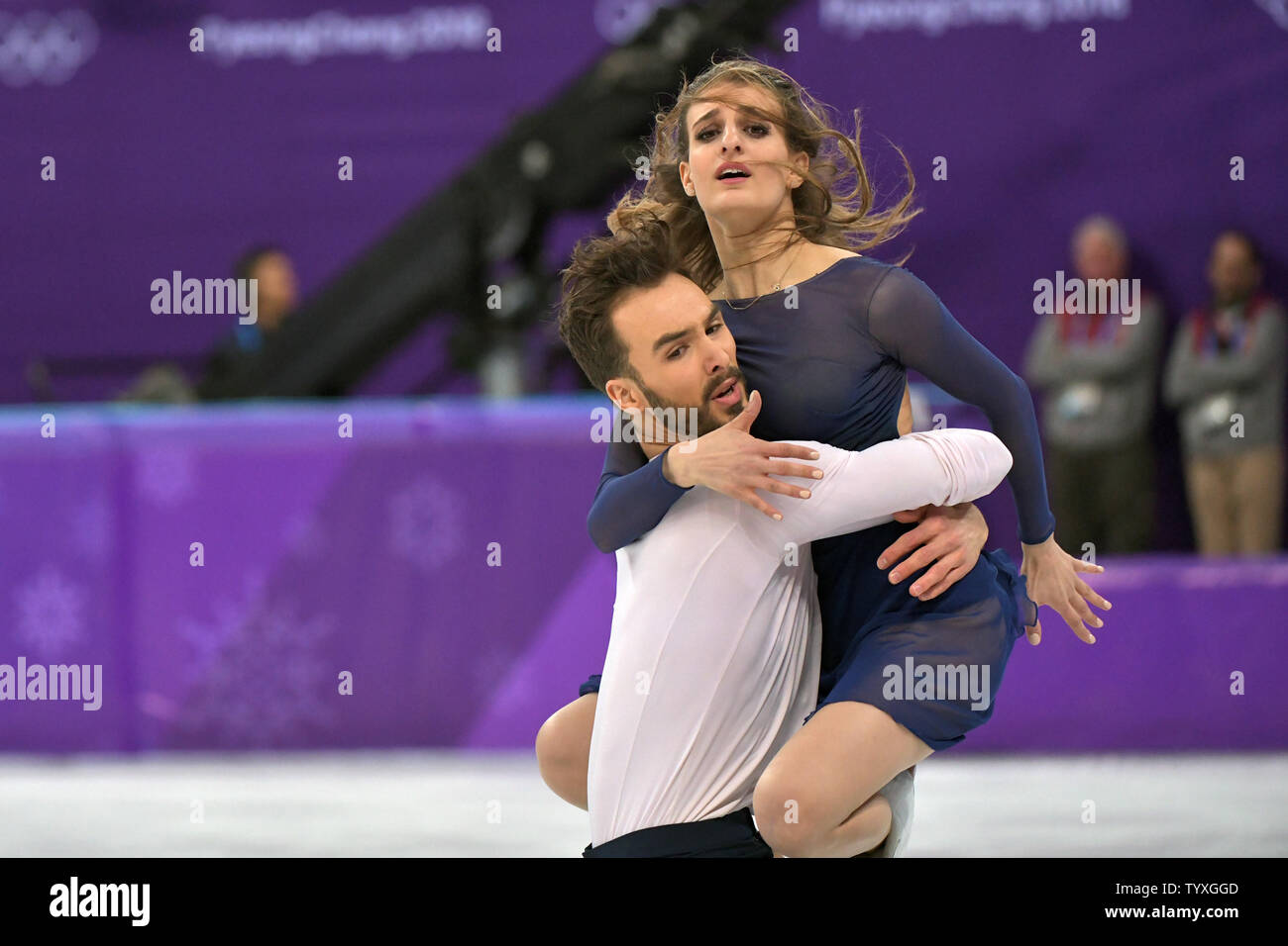 Gabriella Papadakis et Guillaume Cizeron de France en compétition en Danse Danse libre au cours de la finale des Jeux Olympiques d'hiver de 2018 à Pyeongchang, à l'Ice Arena à Gangneung Gangneung, Corée du Sud, le 20 février 2018. La paire a remporté la médaille d'argent à l'événement. Photo de Richard Ellis/UPI Banque D'Images