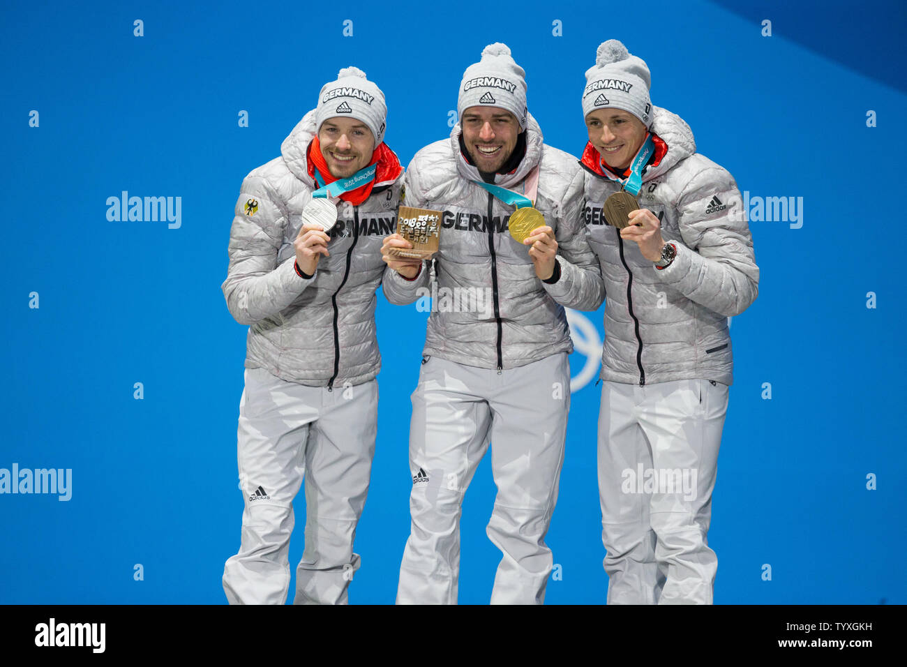 De gauche du combiné nordique Hommes Fabian Riessle médaillé d'or olympique, Johannes Rydzek et médaillé de bronze, Eric Frenzel toute l'Allemagne posent pour une photo lors de la cérémonie de remise des médailles à la place des médailles de Pyeongchang à Pyeongchang, Corée du Sud le 21 février 2018. Photo de Matthew Healey/UPI Banque D'Images