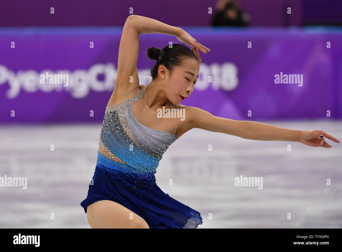 Li he Xiangning de la concurrence de la Chine dans le programme court de patinage simple dames au cours de l'hiver 2018 de Pyeongchang Jeux Olympiques, à l'Ice Arena à Gangneung Gangneung, Corée du Sud, le 21 février 2018. Photo de Richard Ellis/UPI Banque D'Images
