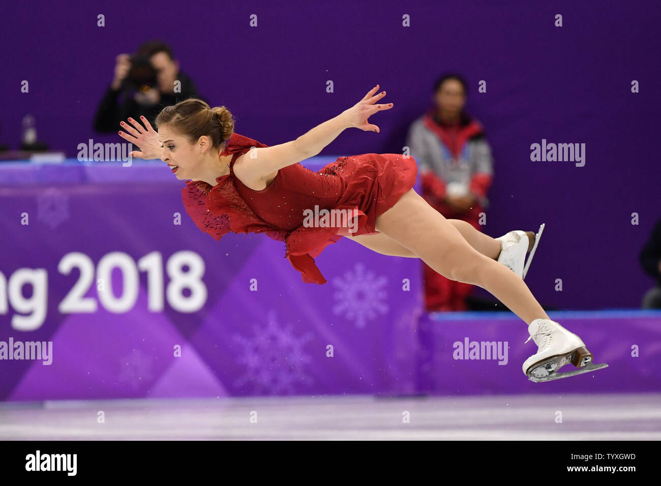 Carolina Kostner de l'Italie est en concurrence dans le programme court de patinage simple dames au cours de l'hiver 2018 de Pyeongchang Jeux Olympiques, à l'Ice Arena à Gangneung Gangneung, Corée du Sud, le 21 février 2018. Photo de Richard Ellis/UPI Banque D'Images