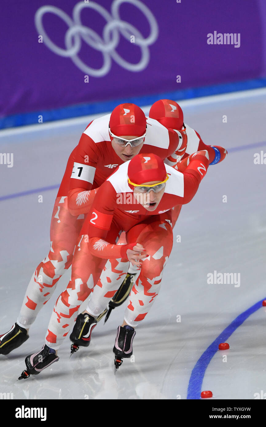 La Pologne participe à l'équipe de patinage de vitesse Dames Poursuite par équipe au cours de la demi-finale des Jeux Olympiques d'hiver de 2018 à Pyeongchang, à l'ovale à Gangneung Gangneung, Corée du Sud, le 21 février 2018. Photo de Richard Ellis/UPI Banque D'Images