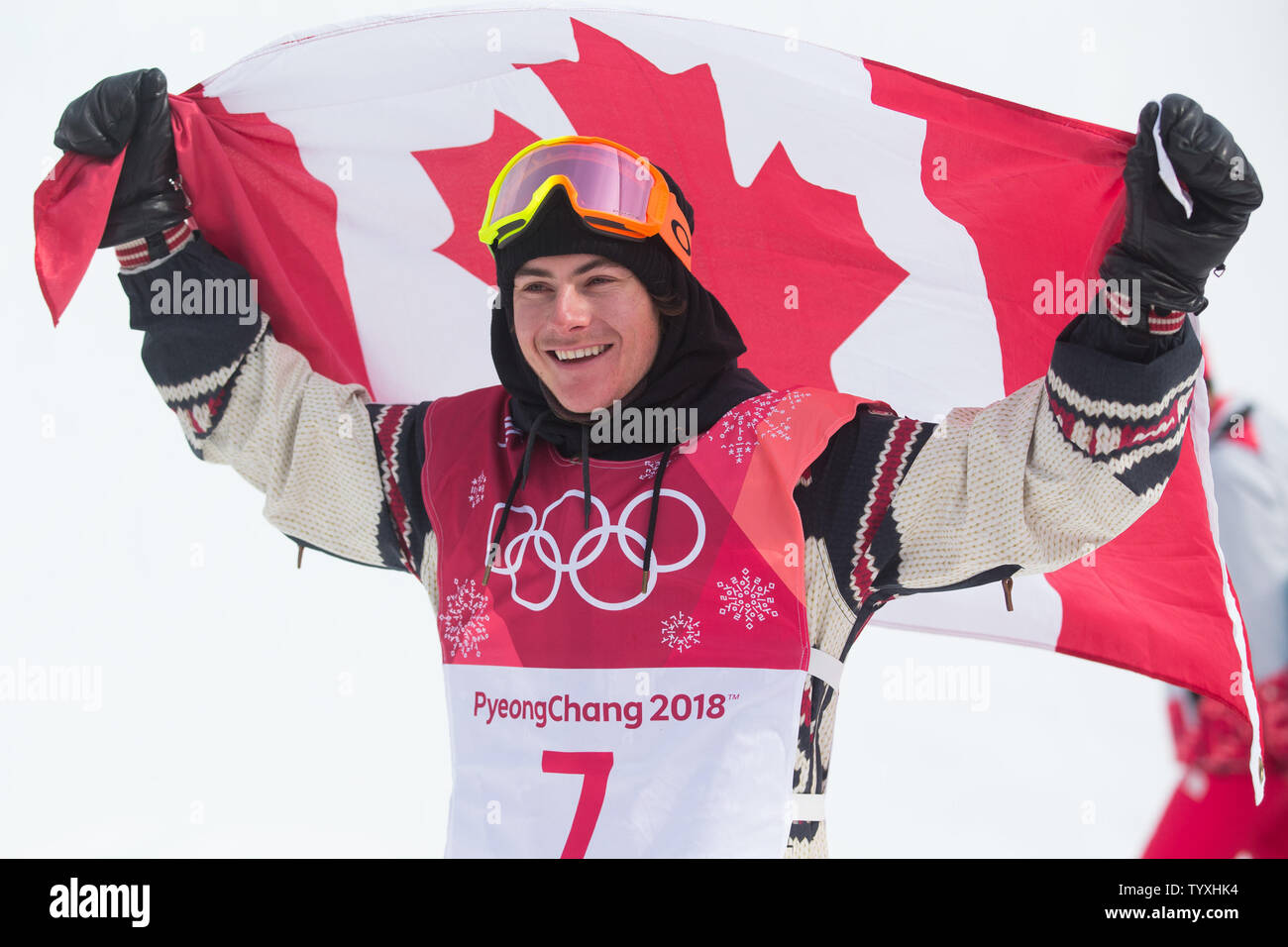 Sébastien Toutant du Canada célèbre sa médaille d'argent dans l'épreuve du Big Air Snowboard dans la finale aux Jeux Olympiques de 2018 à l'Alpensia Pyeongchang Saut à Ski Center à Pyeongchang, Corée du Sud le 24 février 2018. Photo de Matthew Healey/UPI Banque D'Images
