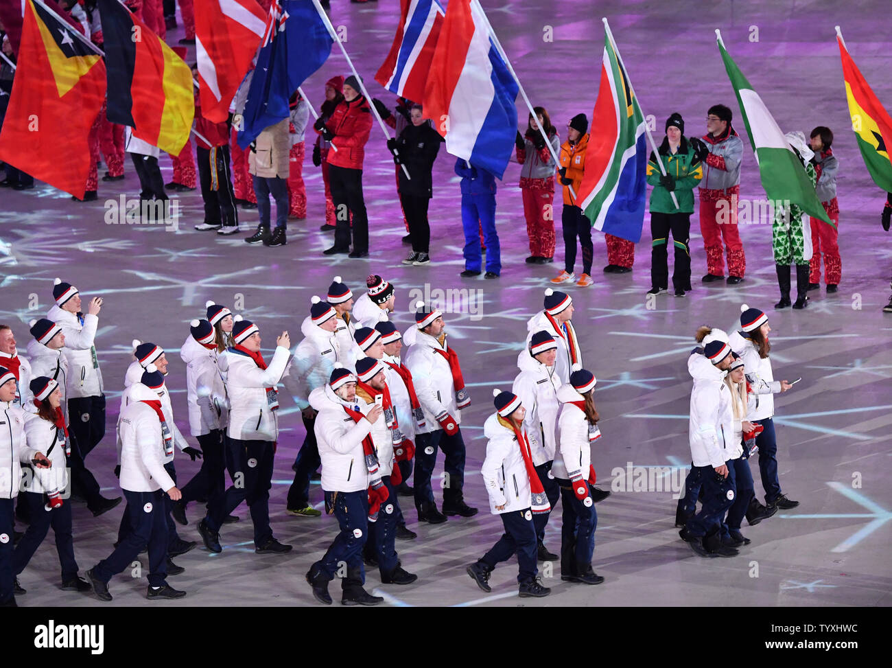 Les athlètes de l'United States arrivent à la cérémonie de clôture des Jeux Olympiques d'hiver de 2018 à Pyeongchang le au Stade Olympique dans Daegwalnyeong, Corée du Sud, le 25 février 2018. Photo de Richard Ellis/UPI Banque D'Images