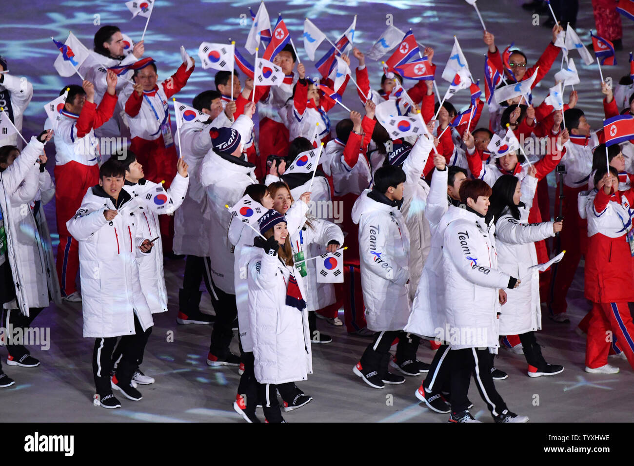 Les athlètes de la Corée du Sud arrivent à la cérémonie de clôture des Jeux Olympiques d'hiver de 2018 à Pyeongchang le au Stade Olympique dans Daegwalnyeong, Corée du Sud, le 25 février 2018. Photo de Richard Ellis/UPI Banque D'Images