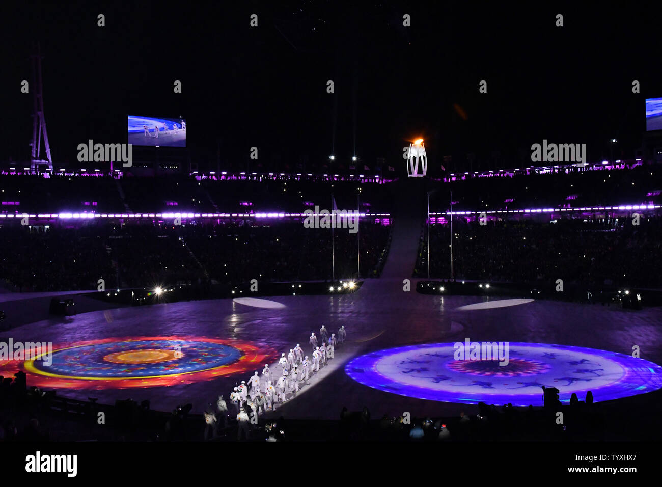 Les interprètes dansent lors de la cérémonie de clôture pour les Jeux Olympiques d'hiver de Pyeongchang 2018 le au Stade Olympique dans Daegwalnyeong, Corée du Sud, le 25 février 2018. Photo de Richard Ellis/UPI Banque D'Images