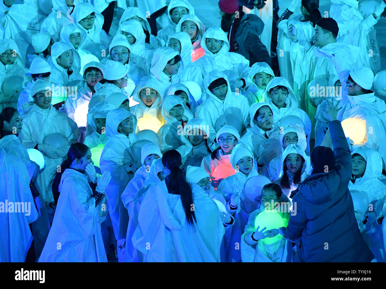 Entertainers effectuer lors de la cérémonie de clôture pour les Jeux Olympiques d'hiver de Pyeongchang 2018 le au Stade Olympique dans Daegwalnyeong, Corée du Sud, le 25 février 2018. Photo de Richard Ellis/UPI Banque D'Images