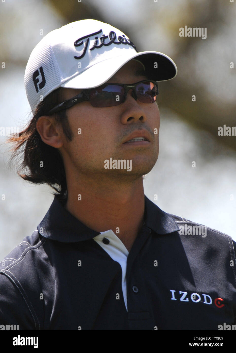 Kevin Na regarde son drive off de la 2e boîte de pièce en t au cours de la troisième tour de l'Arnold Palmer Invitational au Bay Hill Club and Lodge d'Orlando, Floride le 27 mars 2010. UPI/Kevin Dietsch Banque D'Images