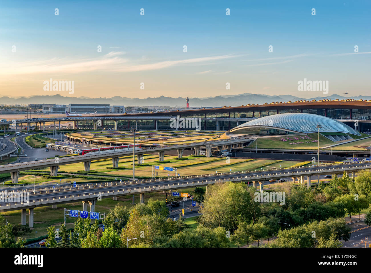 Beijing Capital Airport Terminal T3 Parking Immeuble le train express pour l'aéroport Banque D'Images