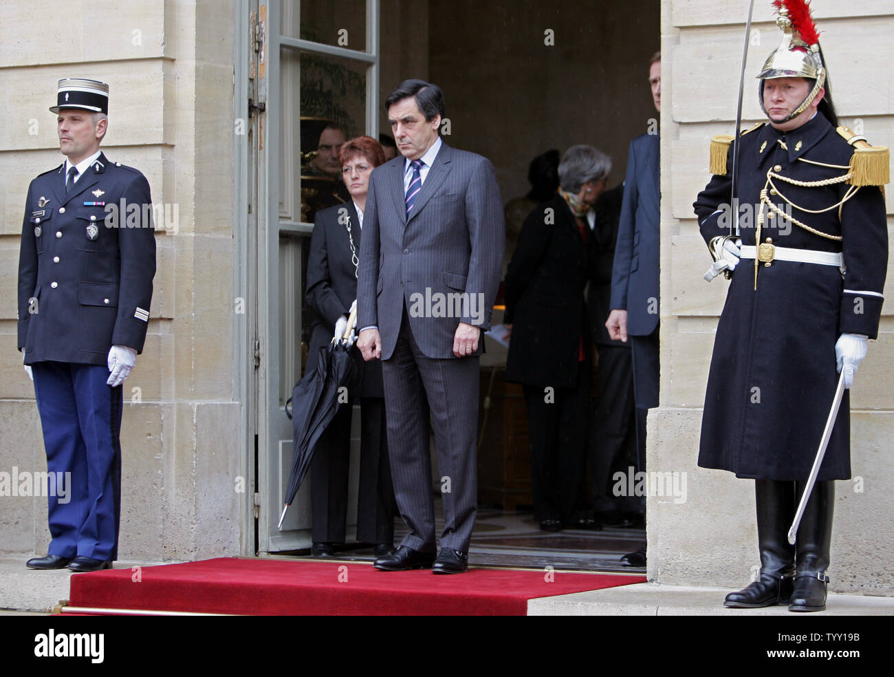 Le Premier ministre français François Fillon, attendre l'arrivée de président israélien Shimon Peres au bureau du premier ministre à Paris, le 11 mars 2008. Peres, qui est en France pour une durée de cinq jours est le premier chef de l'Etat à effectuer une visite d'état depuis la France. (Photo d'UPI/Eco Clement) Banque D'Images