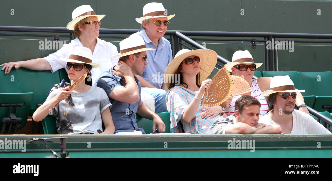 Fans regarder le tennis Open de France de Roland Garros à Paris le 25 mai 2010. UPI/David Silpa Banque D'Images
