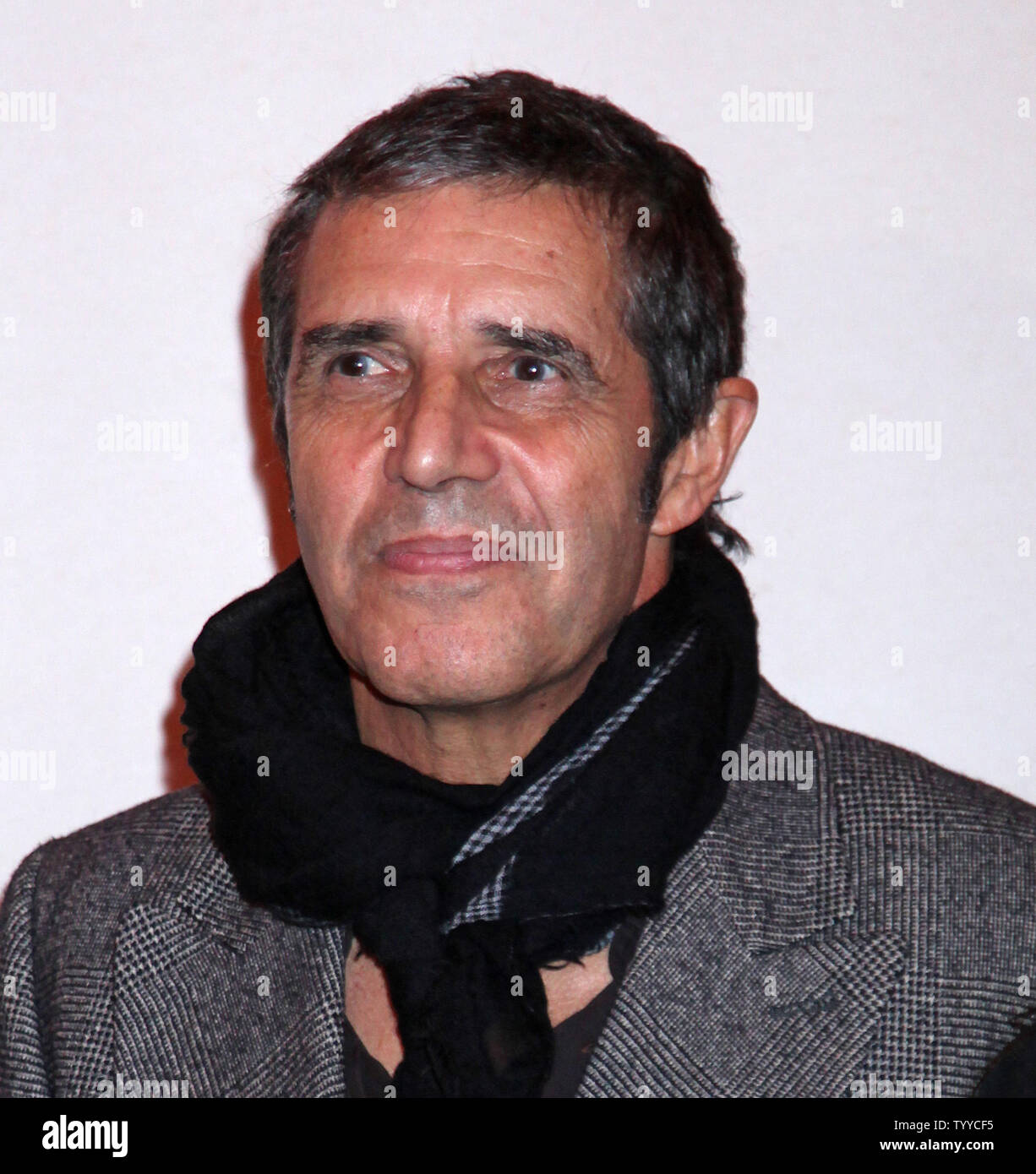 Julien Clerc arrive pour la première du film "carnage" à Paris le 20 novembre 2011. UPI/David Silpa. Banque D'Images
