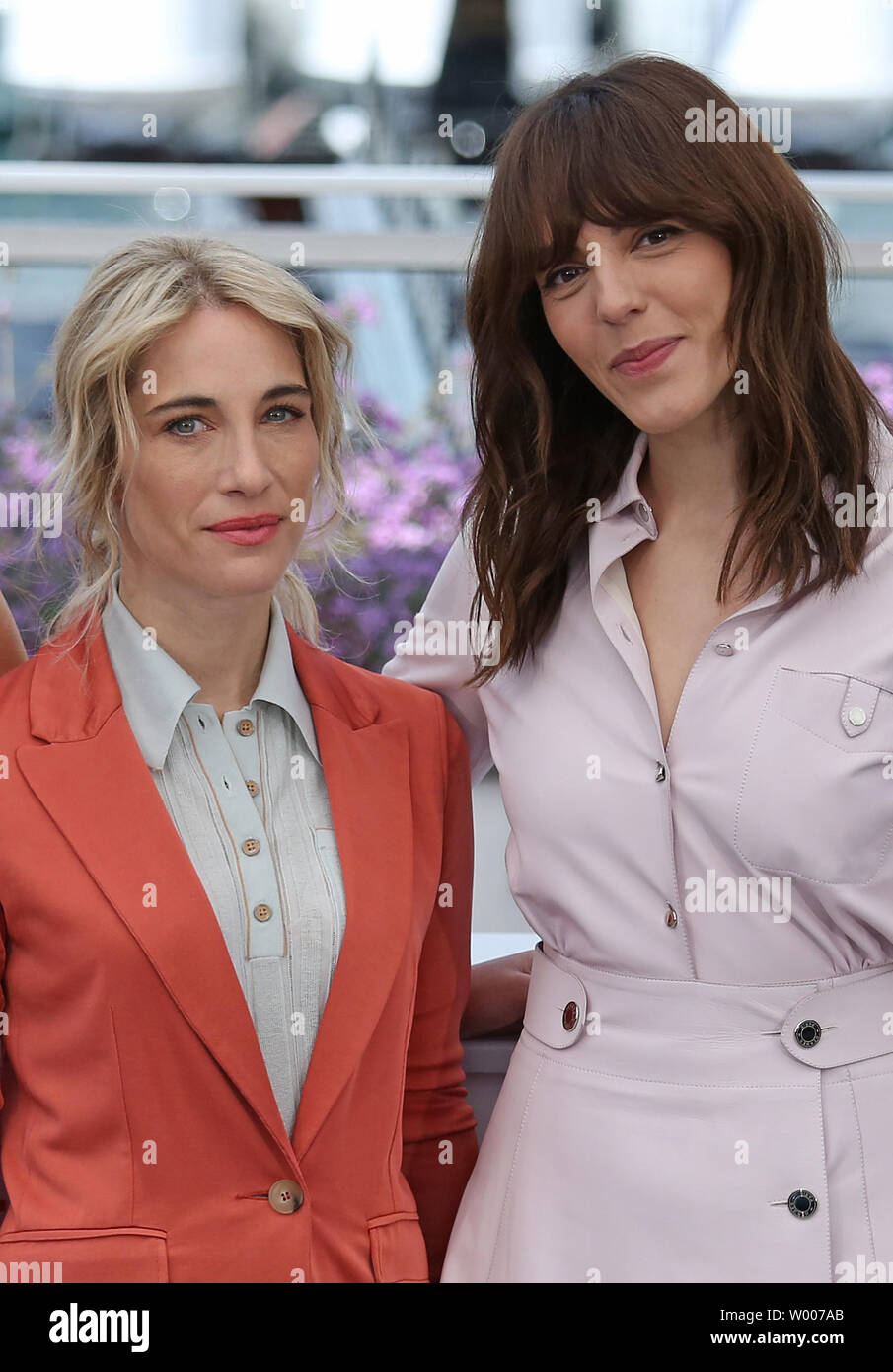 Nancy Grant L Et Monia Chokri Arrivent A Un Photocall Pour Le Film La Femme De Mon Frere L Amour D Un Frere Lors De La e Congres International Du Film De Cannes A
