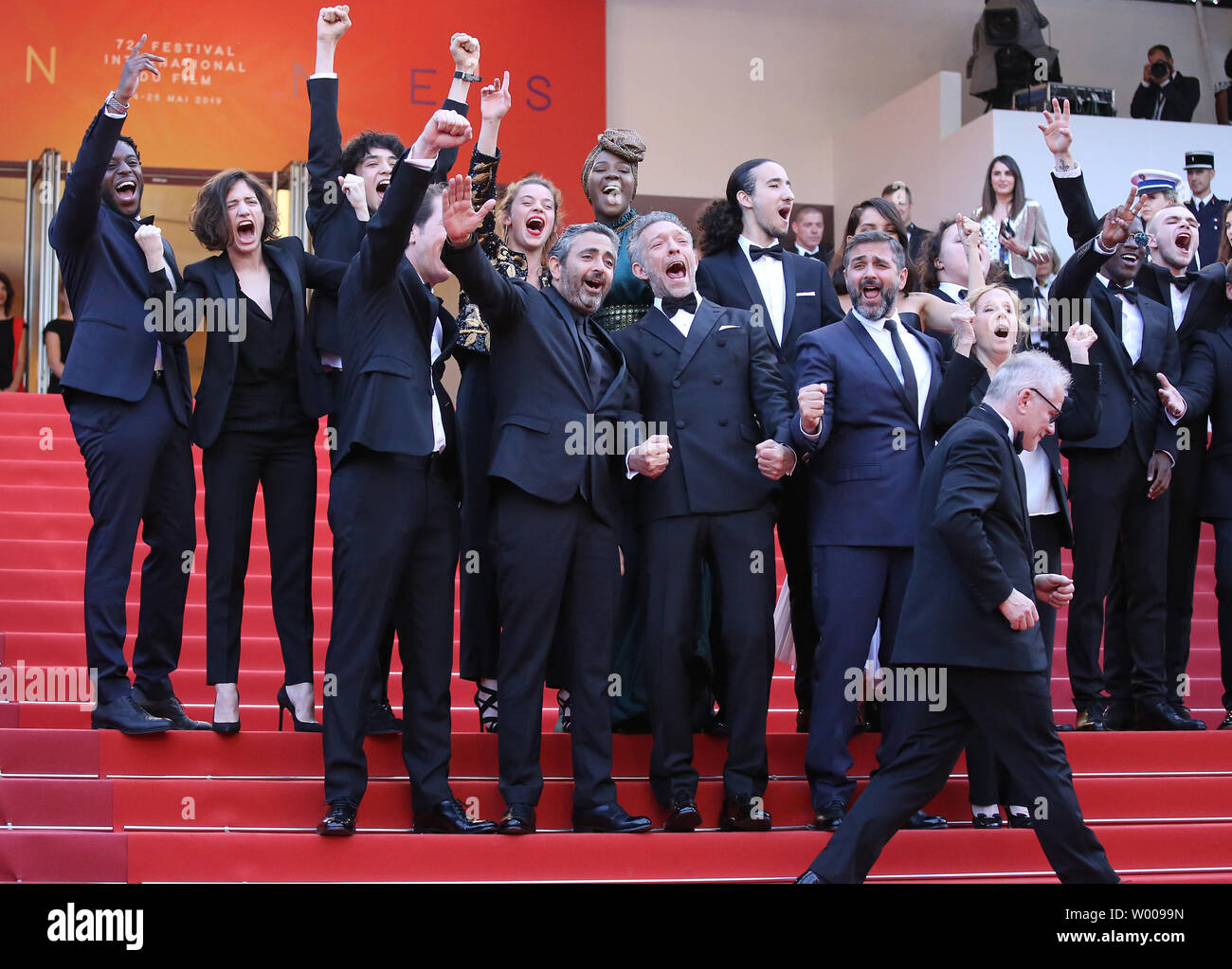 Le cast de "The Specials' arrive sur le tapis rouge lors de la cérémonie de clôture avant la projection du film au 20e Congrès International du Film de Cannes à Cannes, France le 25 mai 2019. Photo de David Silpa/UPI Banque D'Images