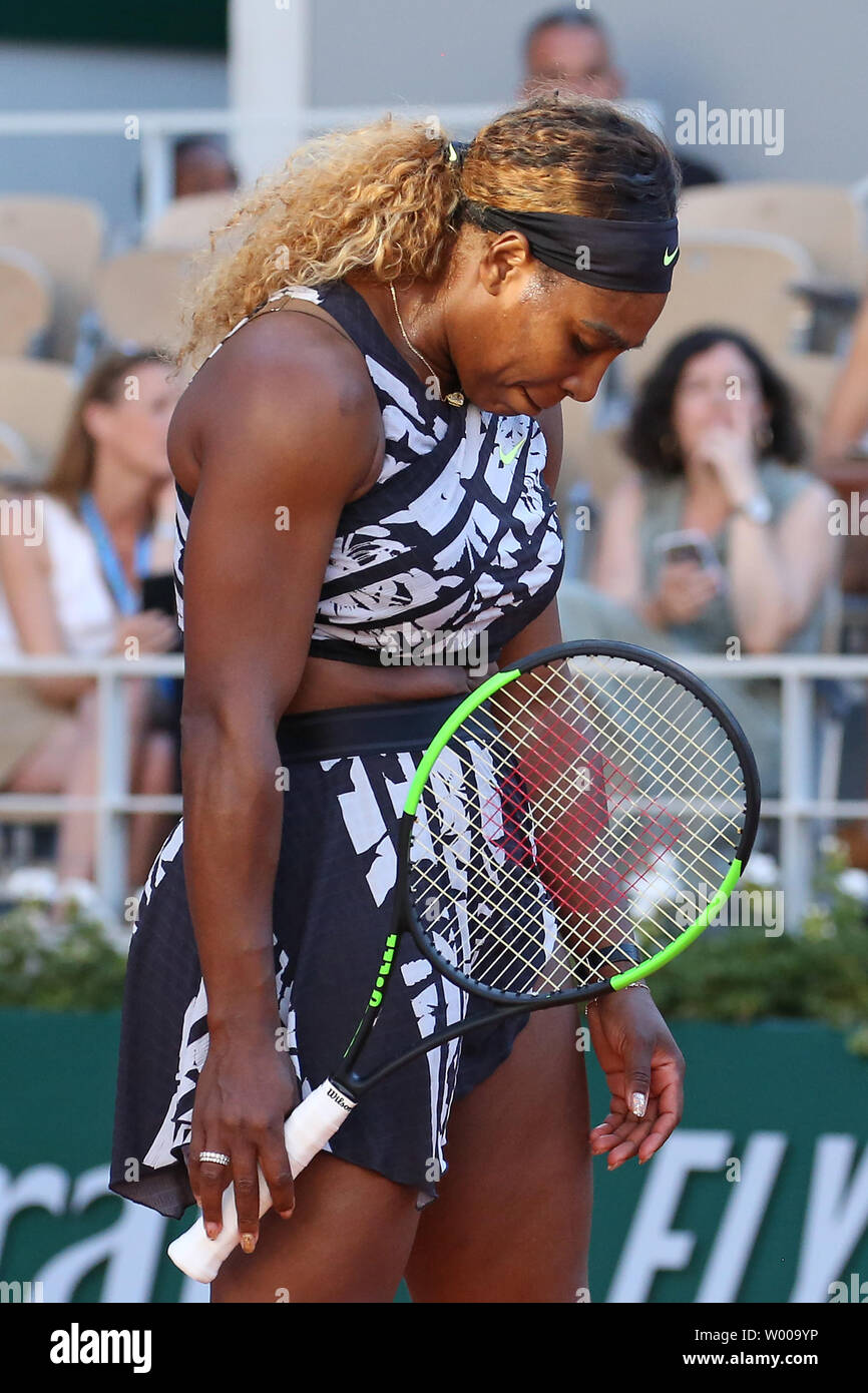 American Serena Williams réagit après un moment pendant son français Open de troisième match contre l'Américain Sofia Kenin à Roland Garros à Paris le 1 juin 2019. Kenin défait 6-2, 7-5 Williams à l'avance à la quatrième ronde. Photo de David Silpa/UPI Banque D'Images