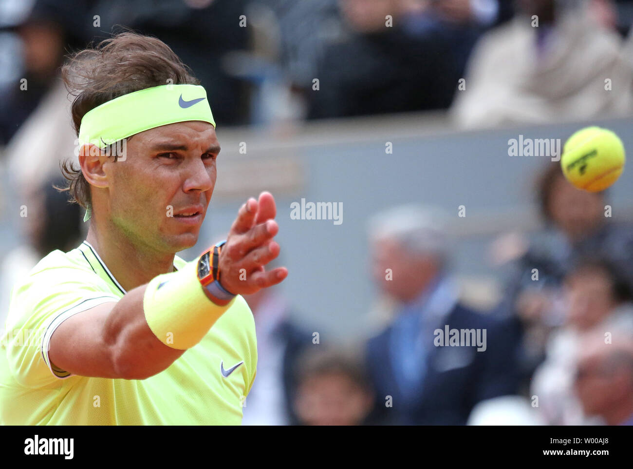 Les gestes de l'Espagne de Rafael Nadal lors de son Open de France demi-finales match contre Roger Federer de Suisse à Roland Garros à Paris le 7 juin 2019. Nadal bat Federer 6-3, 6-4, 6-2) pour passer à la finale. Photo de David Silpa/UPI Banque D'Images