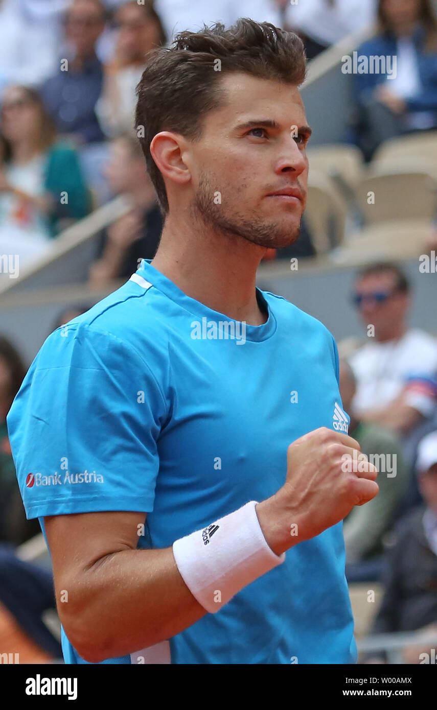 Dominic Thiem de l'Autriche réagit après un tir lors de son Open de France demi-finales match contre la Serbie de Novak Djokovic à Roland Garros à Paris le 8 juin 2019. Photo de David Silpa/UPI Banque D'Images