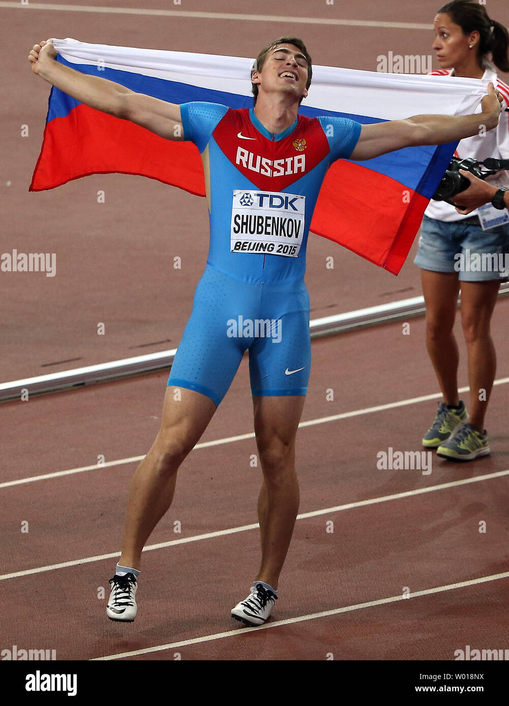 La Russie Sergey Shubenkov réagit après sa victoire en colère dans le 110 mètres haies lors de la finale des Championnats du monde de l'IAAF organisée par Pékin le 28 août 2015. Shubenkov bouleversé le champ avec une deuxième victoire 12,98, un record national. Hensie Jamaïque du parchemin (13.03) a terminé deuxième et USA's Aries Merritt (13.04) troisième. Photo par Stephen Shaver/UPI Banque D'Images