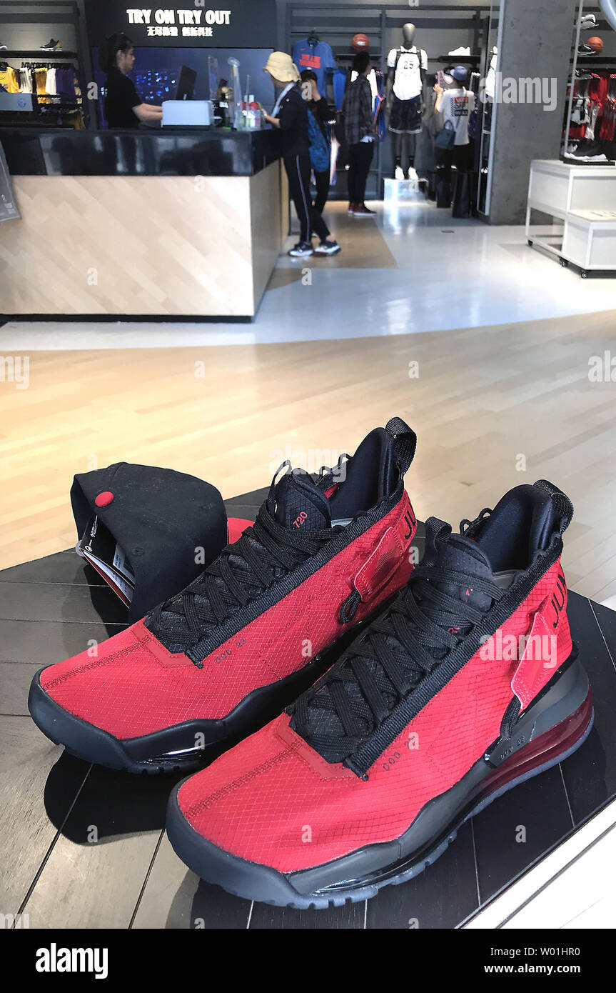 Nouvelle Air Jordan sont vendus à la boutique NBA plus importante à  l'extérieur de l'Amérique du Nord a récemment ouvert ses portes à Pékin le  19 avril 2019. L'appétit pour les produits