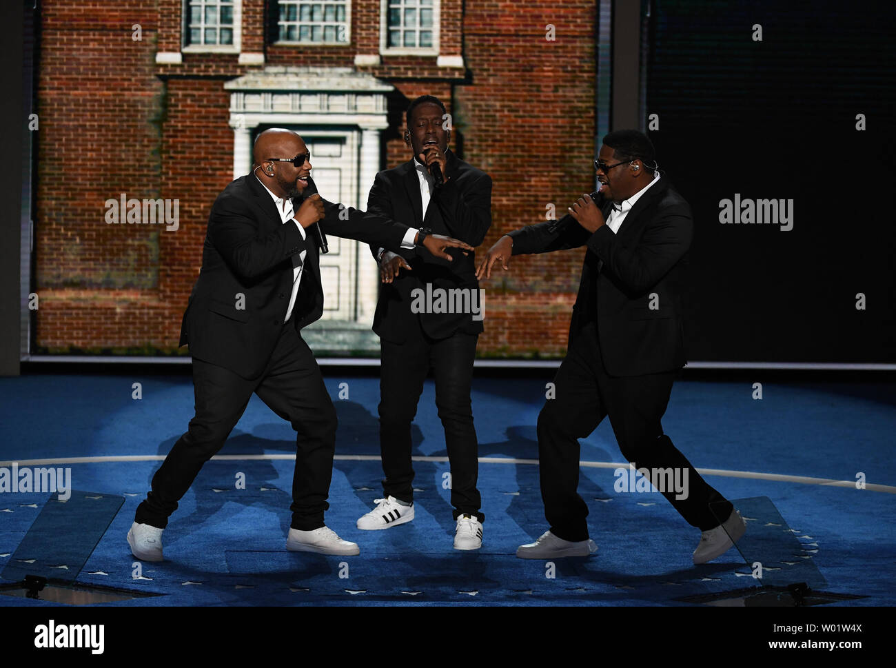 Boyz II Men effectuer le premier jour de la Convention Nationale Démocratique à la Wells Fargo Center de Philadelphie, Pennsylvanie, le lundi, 25 juillet 2016. La convention de quatre jours commence le lundi, 25 juillet, et il est prévu de nommer Hillary Clinton à la présidence des États-Unis. Photo de Pat Benic/UPI Banque D'Images