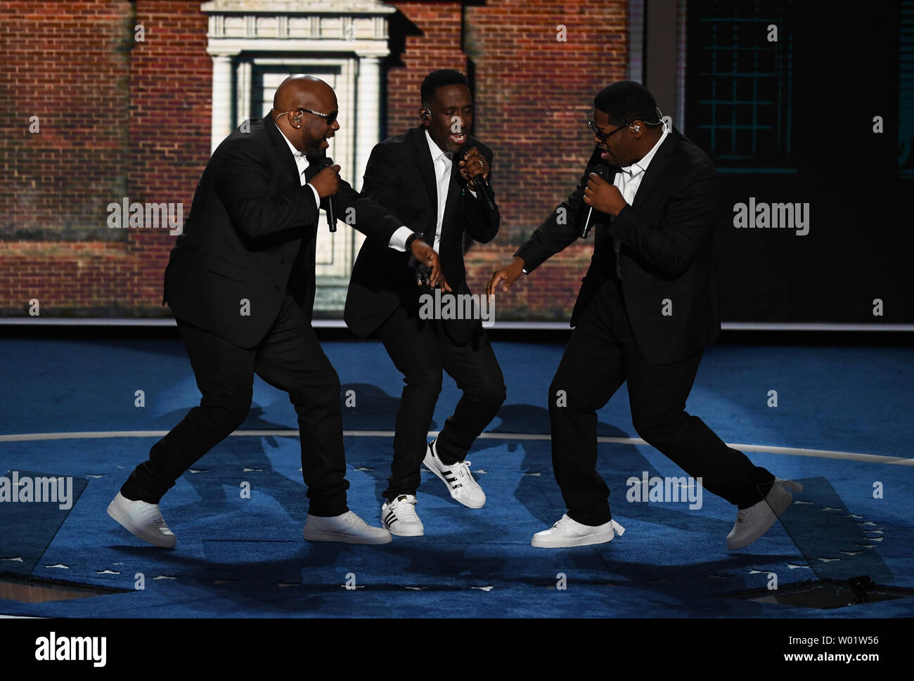 Boyz II Men effectuer le premier jour de la Convention Nationale Démocratique à la Wells Fargo Center de Philadelphie, Pennsylvanie, le lundi, 25 juillet 2016. La convention de quatre jours commence le lundi, 25 juillet, et il est prévu de nommer Hillary Clinton à la présidence des États-Unis. Photo de Pat Benic/UPI Banque D'Images