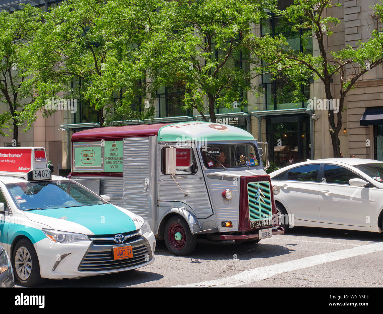 'Billy', l'Firecakes donut, un camion Citroën 1963 H Van. Michigan Avenue, Chicago, Illinois. Banque D'Images