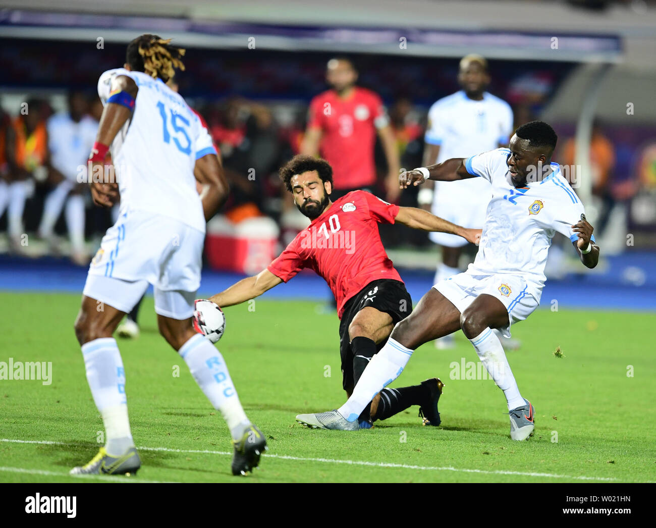 Le Caire, Égypte. 26 Juin, 2019. Mohamed Salah Mahrous Ghaly (C) de l'Égypte est en concurrence au cours de la coupe d'Afrique des Nations 2019 Un groupe de correspondance entre l'Egypte et la République démocratique du Congo au Caire, Égypte, le 26 juin 2019. Huiwo Crédit : Wu/Xinhua/Alamy Live News Banque D'Images