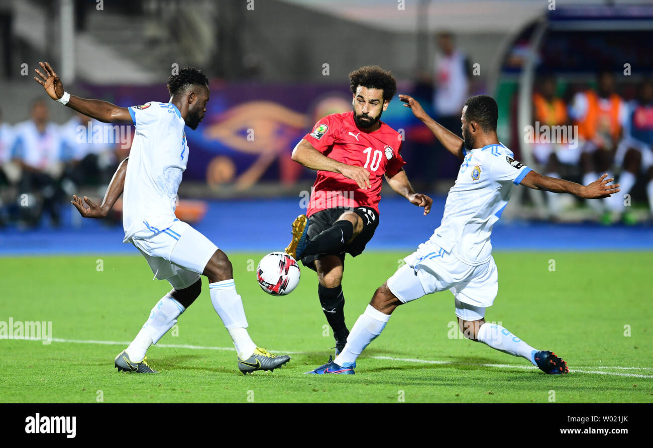Le Caire, Égypte. 26 Juin, 2019. Mohamed Salah Mahrous Ghaly (C) de l'Égypte pousses durant la coupe d'Afrique des Nations 2019 Un groupe de correspondance entre l'Egypte et la République démocratique du Congo au Caire, Égypte, le 26 juin 2019. Huiwo Crédit : Wu/Xinhua/Alamy Live News Banque D'Images
