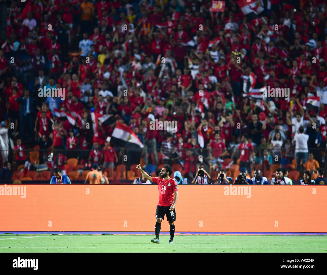 Le Caire, Égypte. 26 Juin, 2019. Mohamed Salah Mahrous Ghaly d'Égypte célèbre son but lors de la coupe d'Afrique des Nations 2019 Un groupe de correspondance entre l'Egypte et la République démocratique du Congo au Caire, Égypte, le 26 juin 2019. Huiwo Crédit : Wu/Xinhua/Alamy Live News Banque D'Images