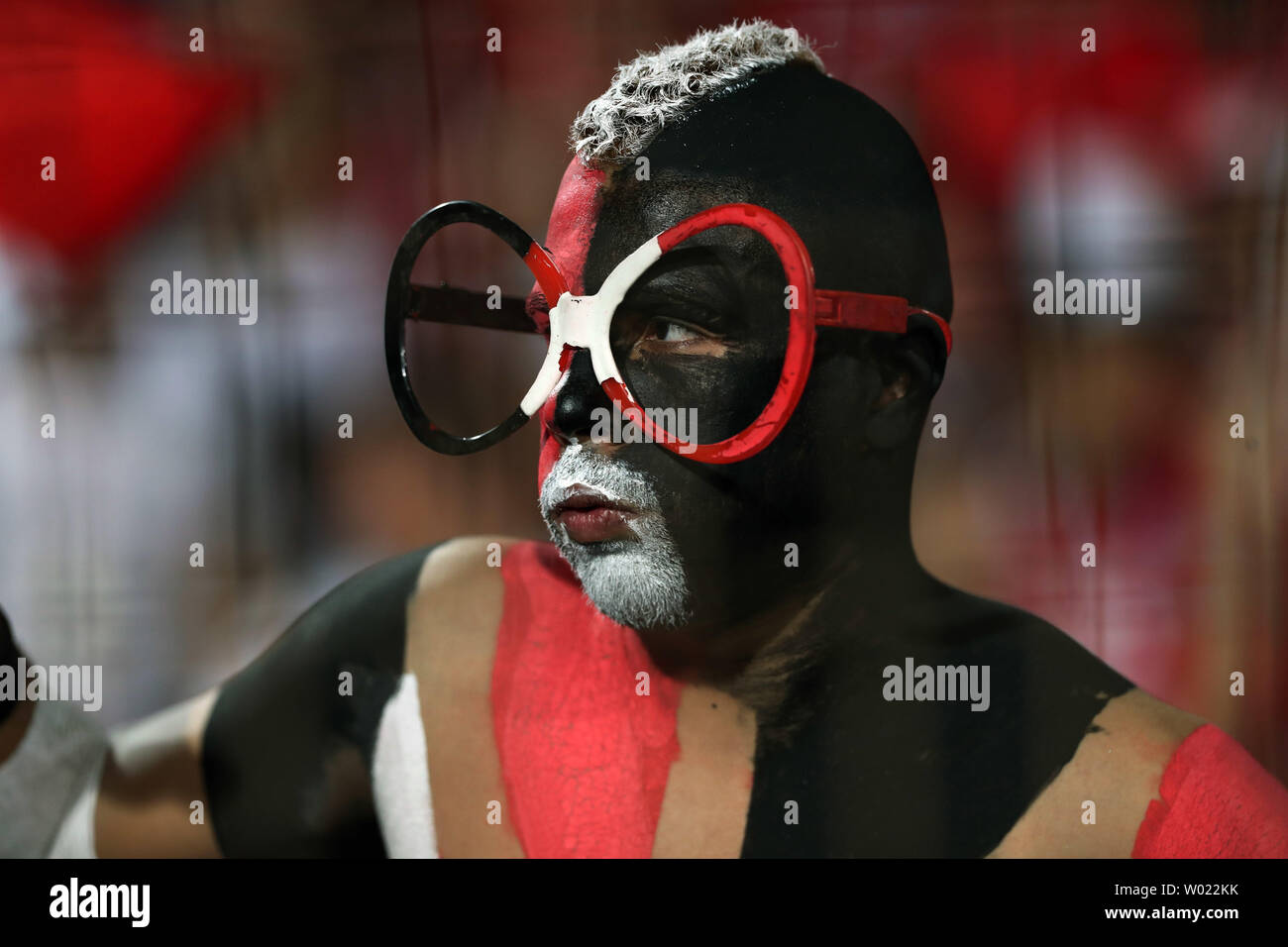 Le Caire, Égypte. 26 Juin, 2019. Un partisan de l'Égypte réagit au cours de la coupe d'Afrique des Nations 2019 Un groupe de correspondance entre l'Egypte et la République démocratique du Congo au Caire, Égypte, le 26 juin 2019. Credit : Ahmed Gomaa/Xinhua/Alamy Live News Banque D'Images