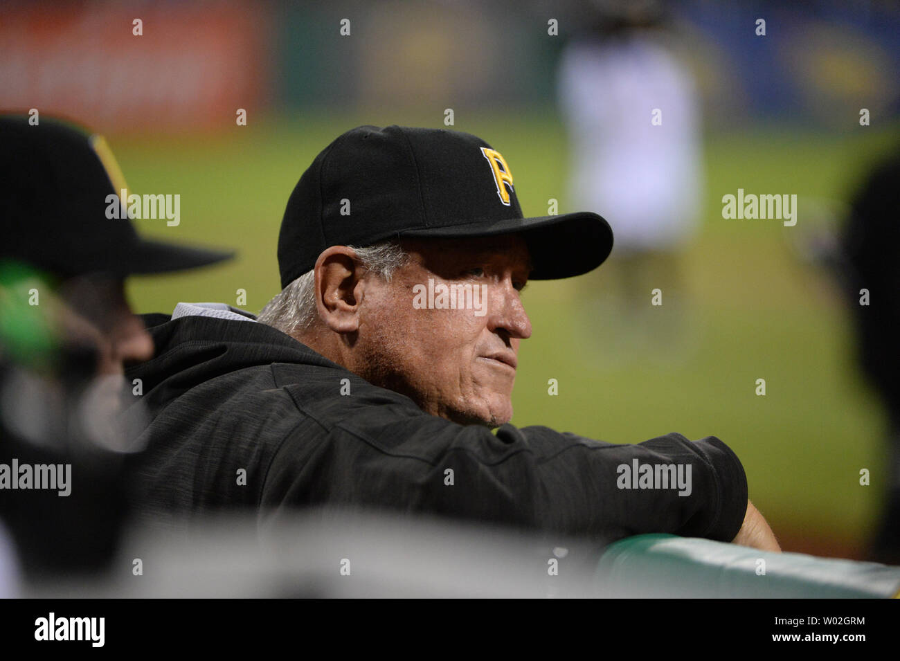 Manager des Pirates de Pittsburgh, Clint Hurdle revient sur le match contre les Cubs de Chicago dans la Ligue nationale carte sauvage au PNC Park à Pittsburgh le 7 octobre 2015. Les Cubs Jake Arrieta dressa un jeu blanc frappé quatre pour vaincre les pirates et passer à l'NLDS. Photo de Pat Benic/UPI Banque D'Images