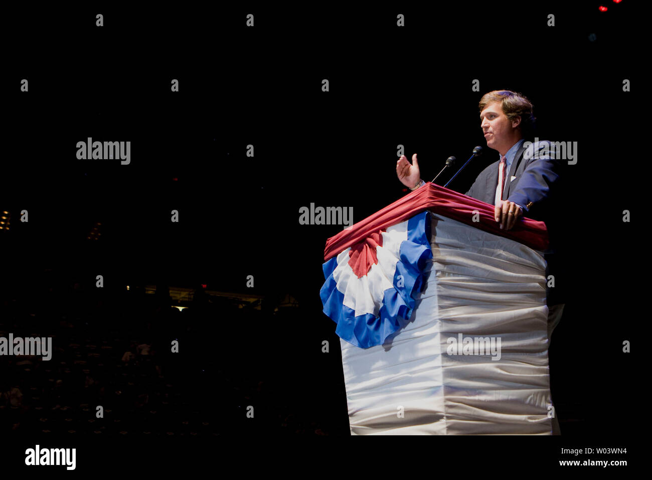 MSNBC's Tucker Carlson parle à 'Rassemblement pour la République", tenue par l'ancien candidat présidentiel républicain Ron Paul, Rép. R-TX, au Target Center de Minneapolis, Minnesota le 2 septembre 2008. (Photo d'UPI/Patrick D. McDermott) Banque D'Images