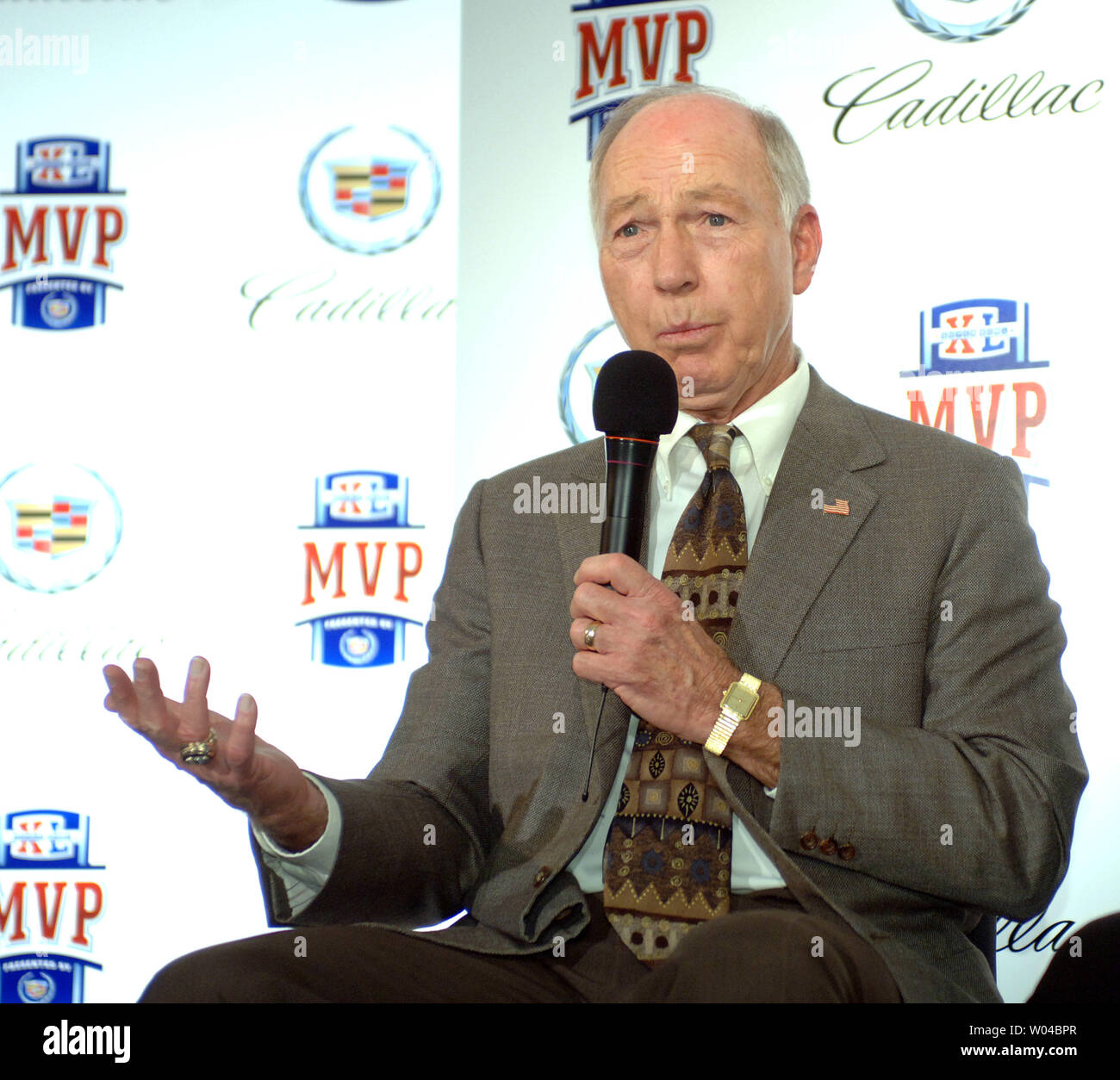 L'ancien MVP du Super Bowl quarterback Bart Starr parle au cours d'une conférence de presse parlant de son expérience comme une star de la NFL durant le Super Bowl XL semaine à Detroit, MI., le 1 février 2006. (Photo d'UPI/Roger L. Wollenberg) Banque D'Images