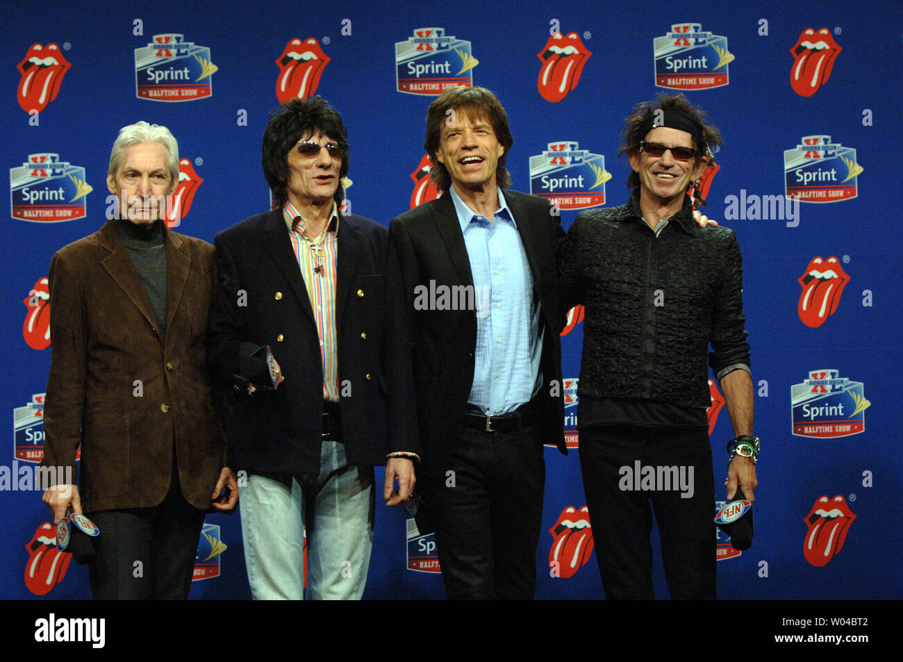 Les Rolling Stones (L à R) Charlie Watts, Ron Wood, Mick Jagger et Keith Richards, participer à une conférence de presse l'examen de la mi-temps de loisirs pour le Super Bowl, le 2 février 2006, à Detroit, MI. Le Super Bowl, mettra en vedette les Steelers de Pittsburgh et les Seahawks de Seattle le 5 février. (Photo d'UPI/Roger L. Wollenberg) Banque D'Images