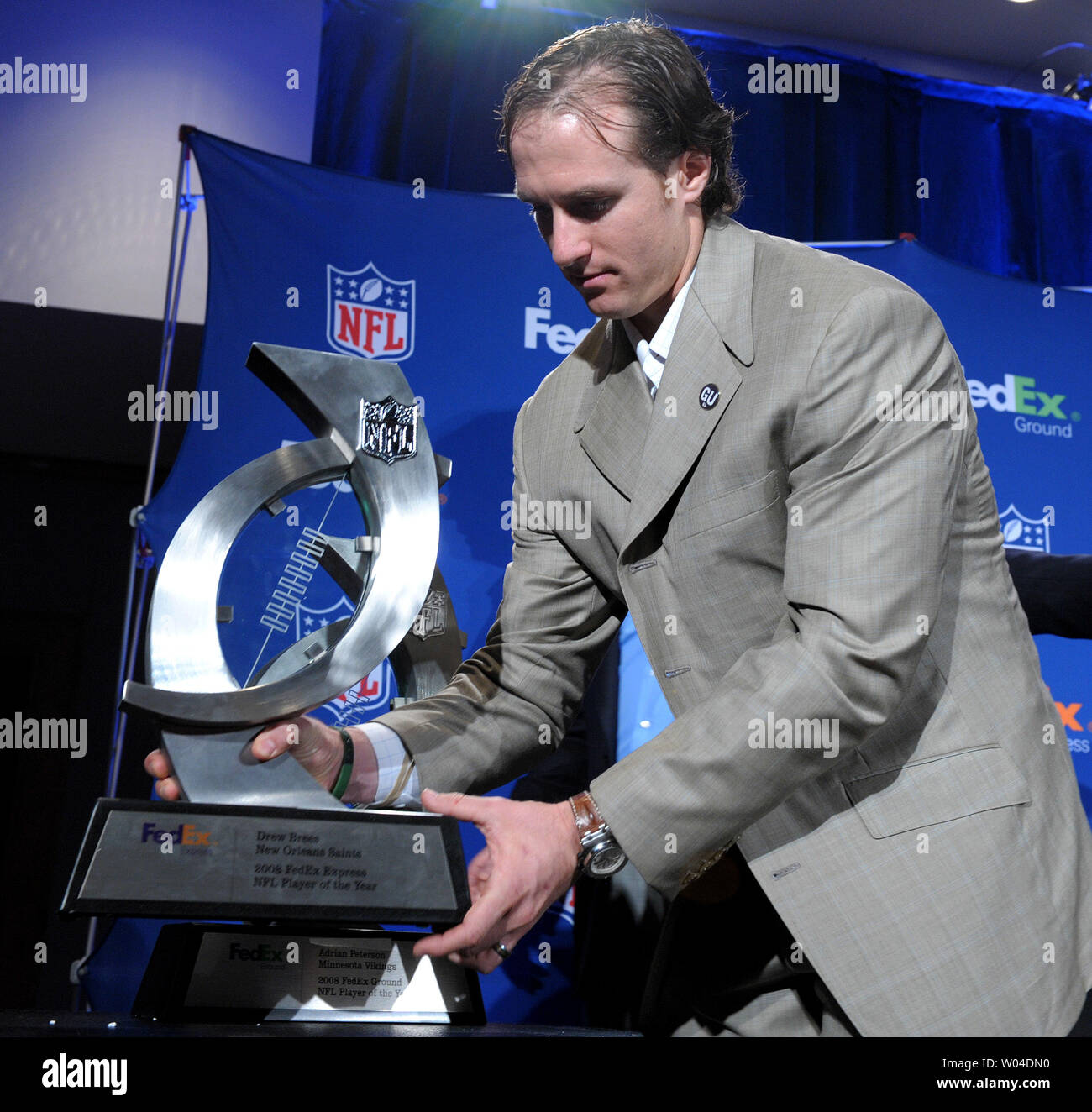 New Orleans Saints quarterback Drew Brees prend sa décision après qu'il a été nommé joueur de la NFL aérien FedEx de l'année au cours de la semaine du Super Bowl XLIII à Tampa, Floride, le 28 janvier 2009. Le Super Bowl XLIII de la NFL avec les Pittsburgh Steelers vs les Arizona Cardinals chez Raymond James Stadium sera joué le Dimanche, Février 1. (Photo d'UPI/Roger L. Wollenberg) Banque D'Images