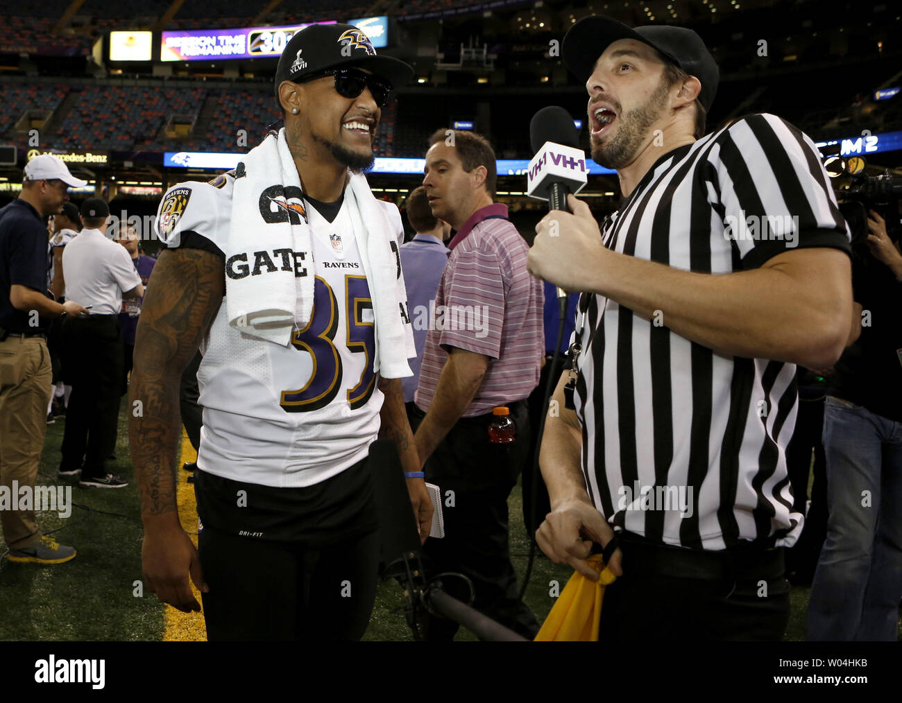 Baltimore Ravens Anthony Allen est interviewé par un journaliste de VH-1 durant le Super Bowl XLVII Journée des médias à la Mercedes-Benz Superdome de la Nouvelle Orléans le 29 janvier 2013. Les Ravens vont jouer le San Francisco 49ers lors du Super Bowl XLV le 2 février 2013. UPI/Aaron M. Sprecher Banque D'Images