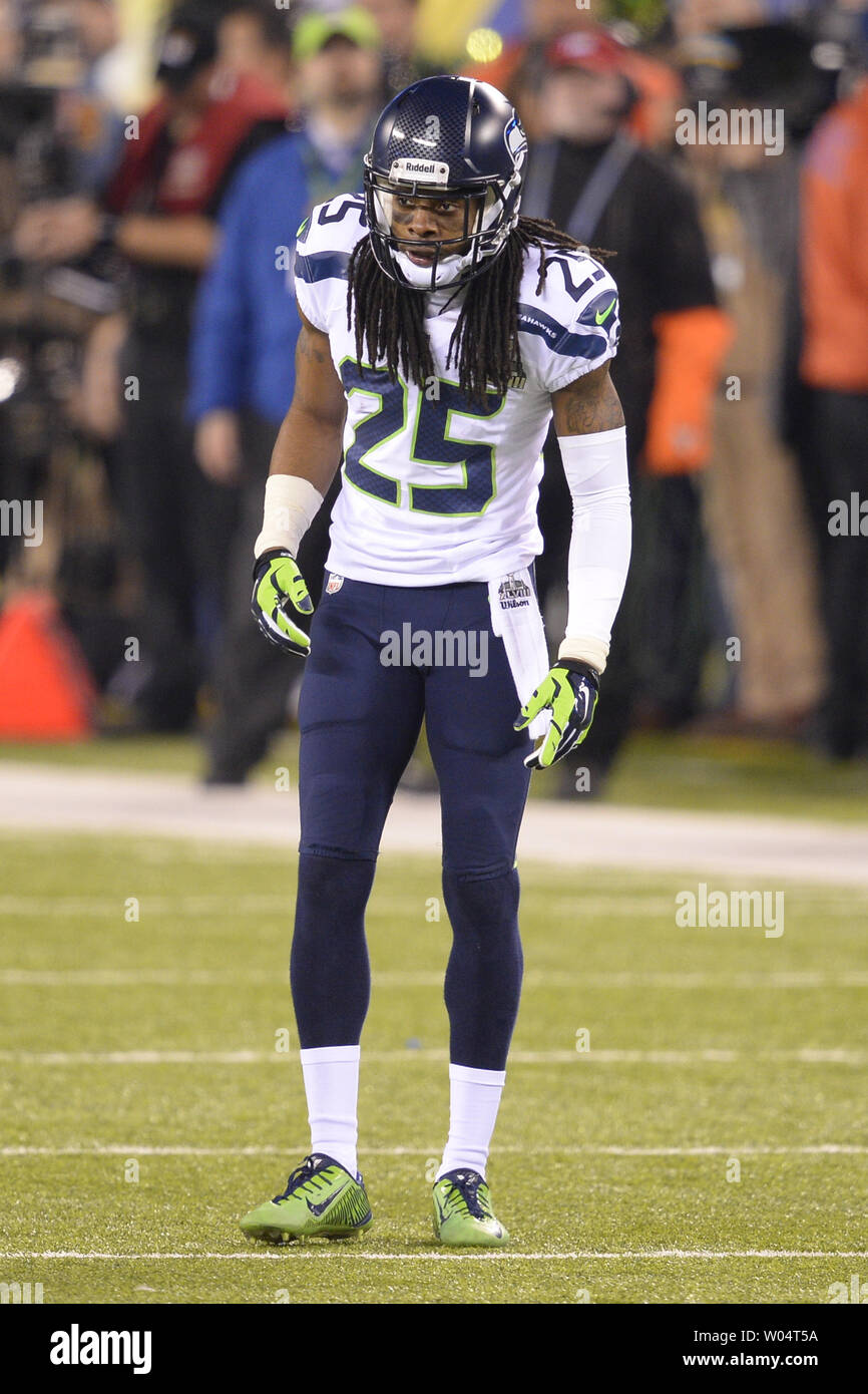 Seattle Seahawks Richard évoluait Sherman (25) contre les Denver Broncos Super Bowl XLVIII à MetLife Stadium à East Rutherford, New Jersey le 2 février 2014. Stade MetLife héberge la première piscine de la NFL Super Bowl par temps froid. UPI/Riche Kane Banque D'Images Seattle Seahawks Richard évoluait Sherman (25) contre les Denver Broncos Super Bowl XLVIII à MetLife Stadium à East Rutherford, New Jersey le 2 février 2014. Stade MetLife héberge la première piscine de la NFL Super Bowl par temps froid. UPI/Riche Kane Banque D'Images