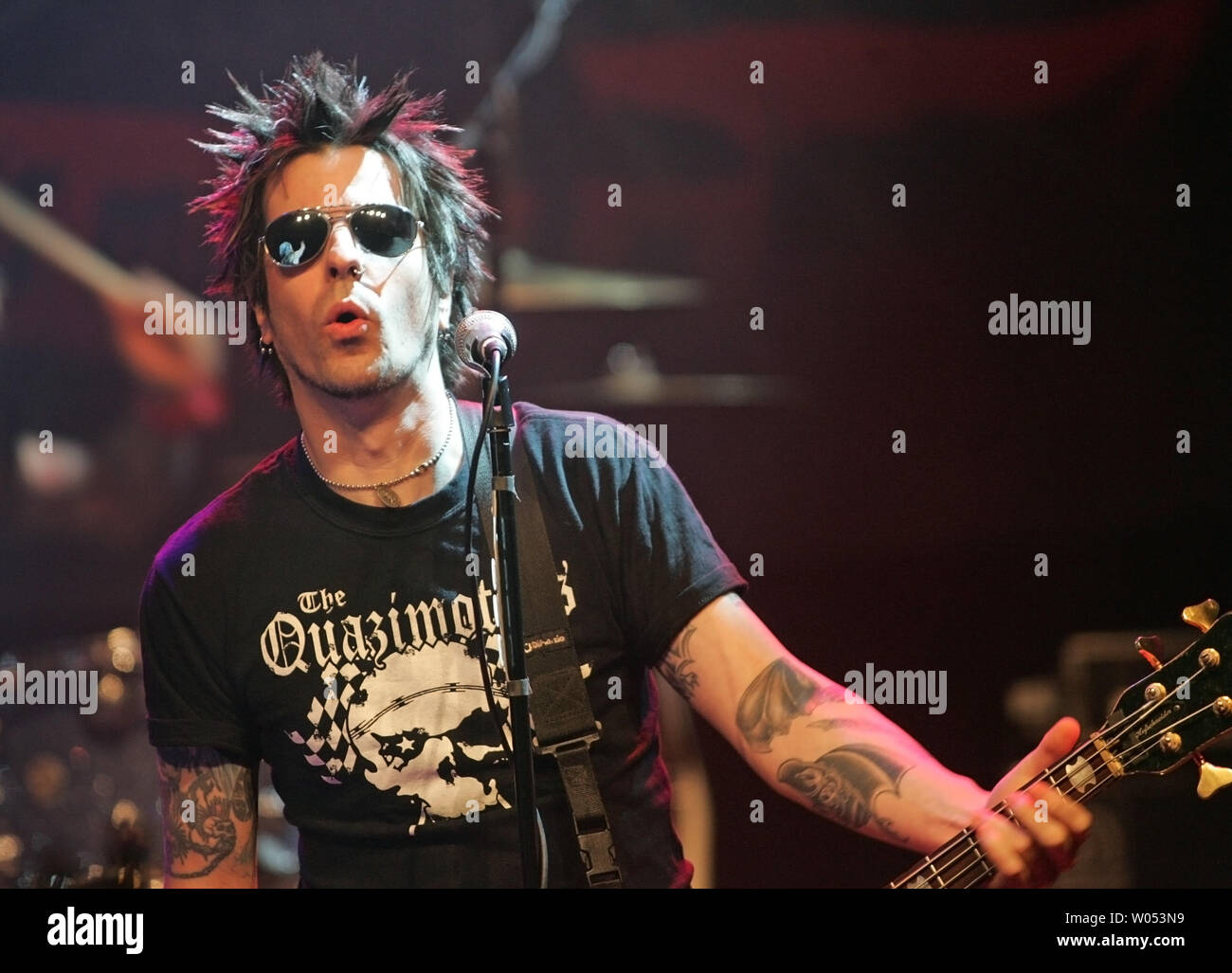 Rachel Bolan de Skid Row se produit en concert à la House of Blues de San Diego le 10 janvier 2008. (Photo d'UPI/Roger Williams) Banque D'Images
