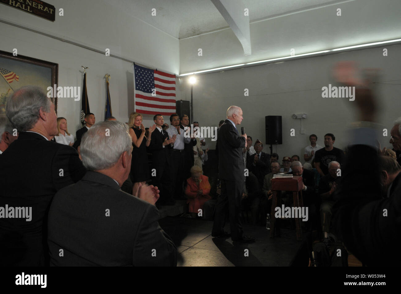 Le candidat républicain, le sénateur John McCain, R-Arizona), prend la parole lors d'une réunion de ville VFW 24 mars 2008, à Chula Vista, en Californie. (Photo d'UPI/Earl S. Cryer) Banque D'Images