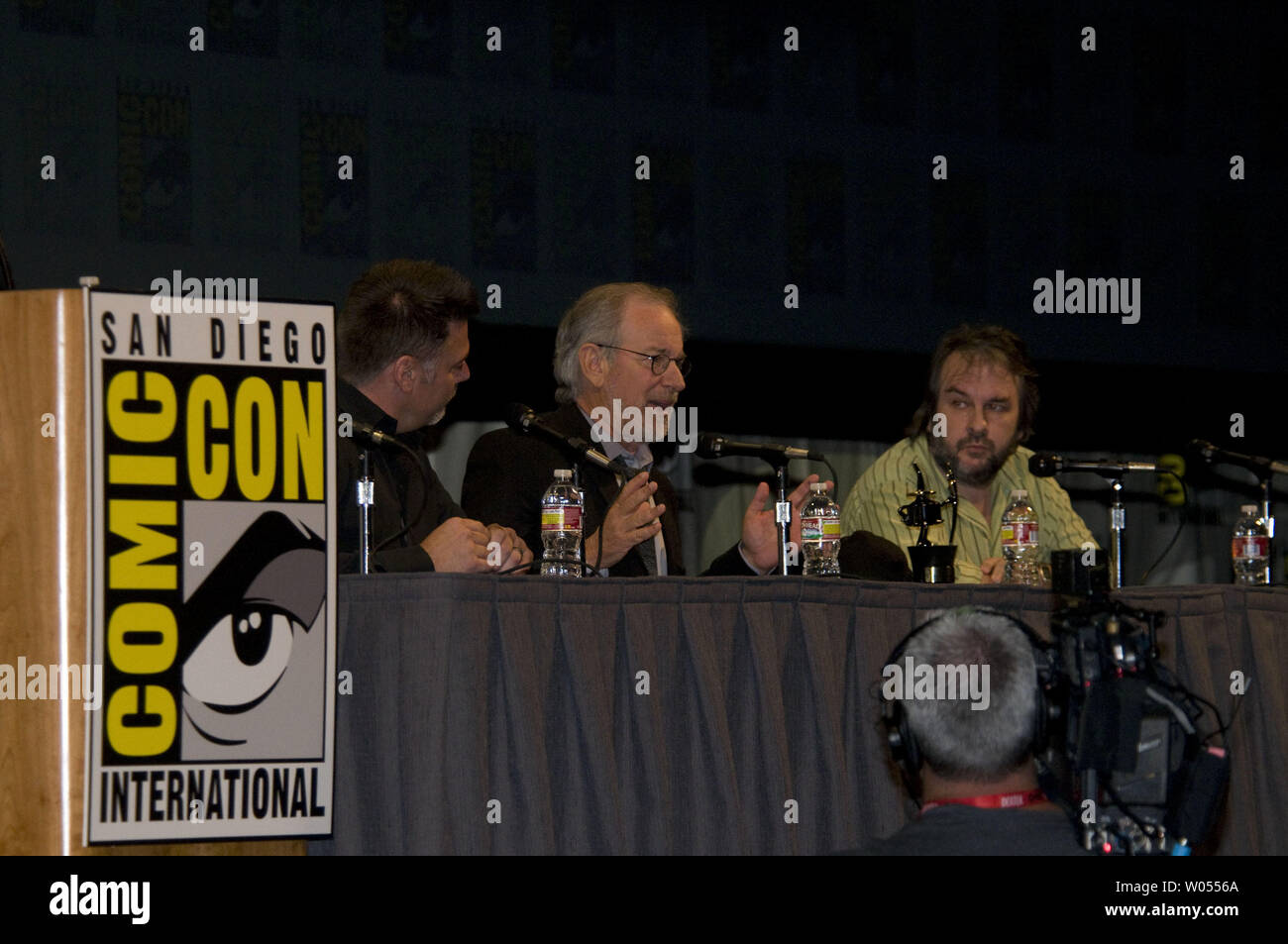 Steven Spielberg et Peter Jackson parle à l'Aventures de Tintin lors de la 42e assemblée annuelle Comic-Con International, la plus grande bande dessinée et événement de la culture pop en Amérique du Nord, le 22 juillet 2011 au San Diego Convention Center. Photo UPI/Earl S. Cryer Banque D'Images