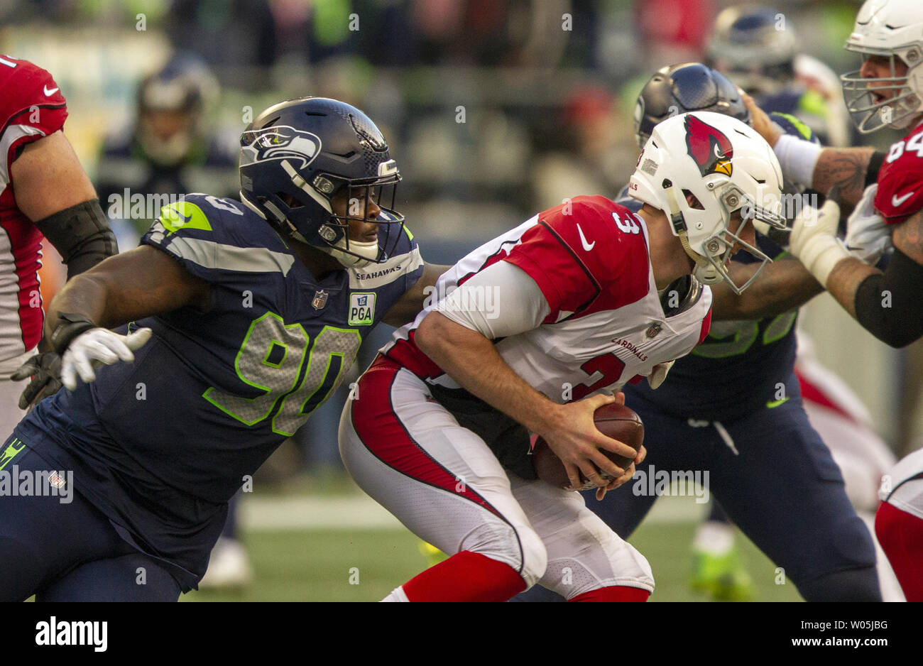 Arizona Cardinals quarterback Josh Rosen (3) est mise à sac par Seattle Seahawks attaquer défensive Jarran Reed (90) au cours du troisième trimestre à CenturyLink Field le 30 décembre 2018 à Seattle, Washington. Seattle Seahawks battre les cardinaux 27-24. Photos par Jim Bryant/UPI Banque D'Images