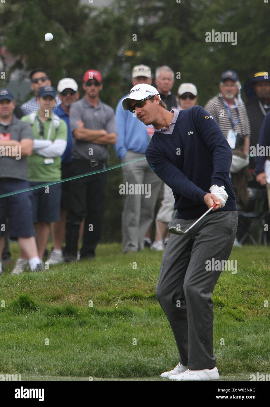 Nicolas Colsaerts de Belgique de jetons pour la troisième ronde vert dans quatre des ETATS-UNIS s'ouvrent à l'Olympic Club de San Francisco le 17 juin 2012. UPI/Terry Schmitt Banque D'Images