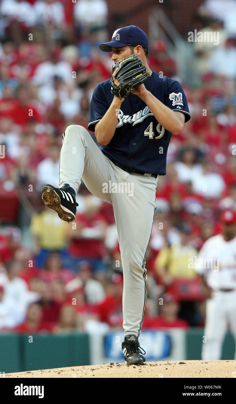 Pitcher des Milwaukee Brewers Doug Davis offre un pitch au Cardinals de Saint-Louis au Busch Stadium de Saint-Louis le 4 août 2006. (Photo d'UPI/Bill Greenblatt) Banque D'Images